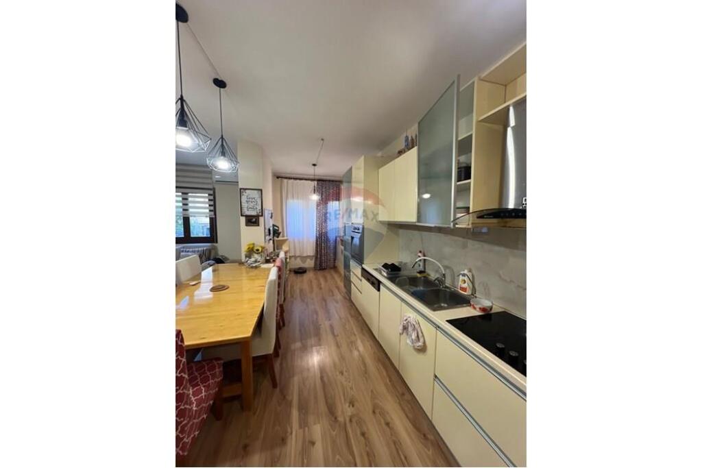 3+1 Apartment for sale at Komuna e Parisit