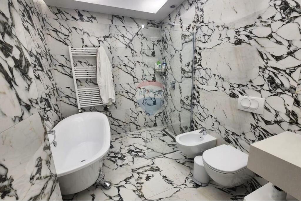Appartamento 3+1+2 con veranda al Lago di Tirana!