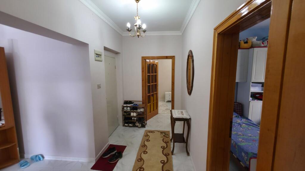 Shitet Apartament ne qender