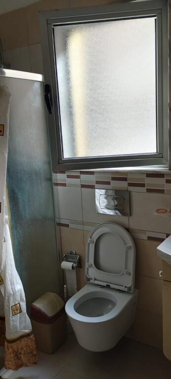 Si dà 3+1, piano villa vicino alla scuola rossa, prezzo 600 euro