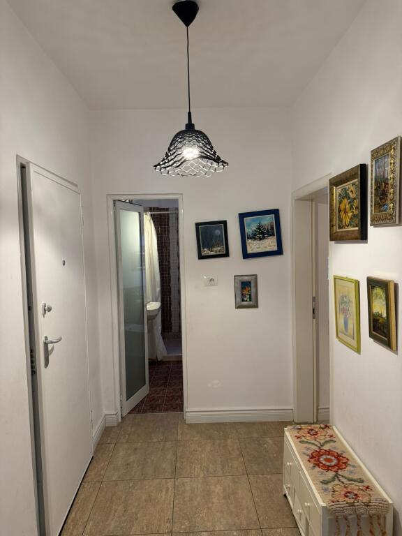 Appartamento 1+1 in affitto + zona cucina separata + Balcone presso Bar Sanremo a Myslym Shyr.