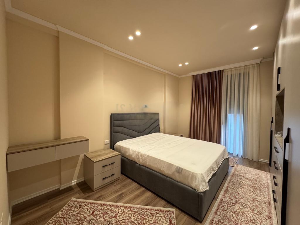 JAPIM ME QIRA 1+1 + POST PARKIMI TE VET HOSPITAL 1,000 € /Muaj
