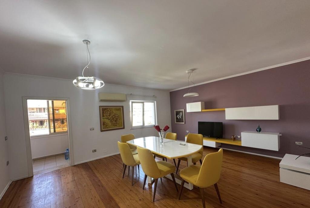 Jepet me qira apartament 2+1+2 Rrugës së Kosovareve