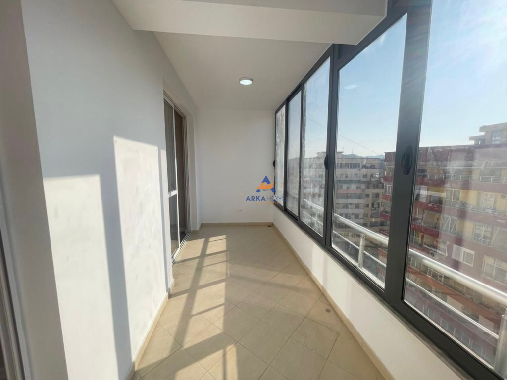 SHITET APARTAMENT 2+1+BALLKON "UNAZA E RE" 150.000 EURO.