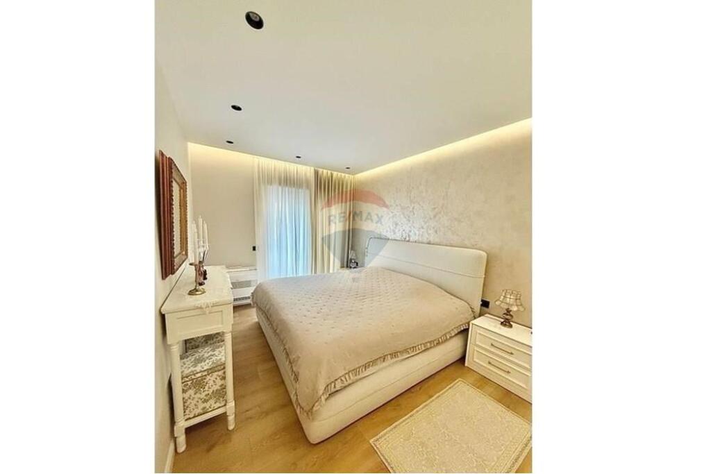 Apartament - Për Qira - Blloku I Ambasadave, Tiranë 2+1+2