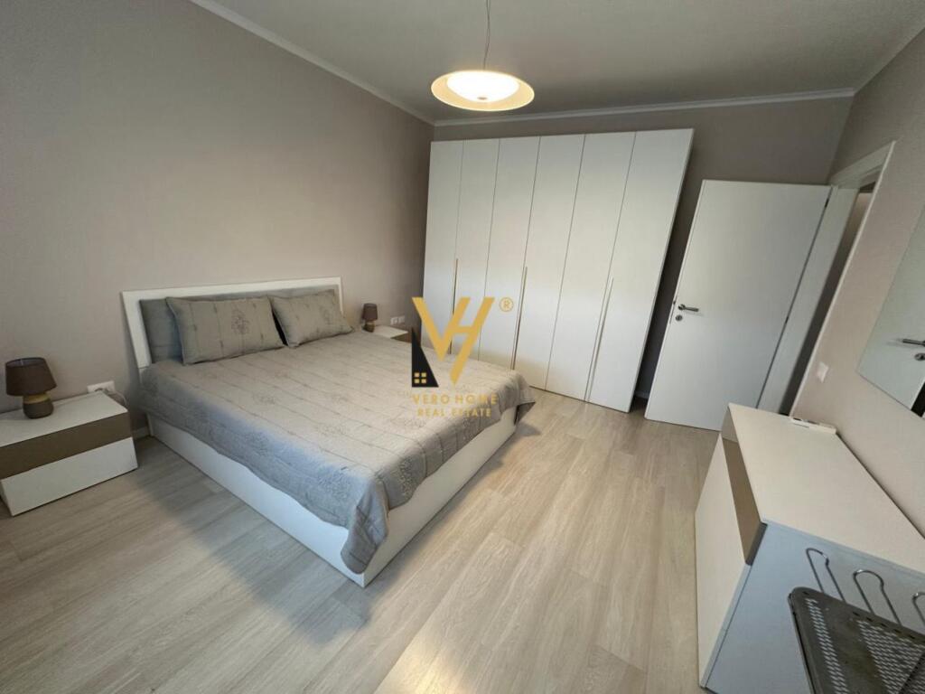JEPET APARTAMENT 3+1+2+BLK ME QERA TE ISH EKSPOZITA 1.300 EURO