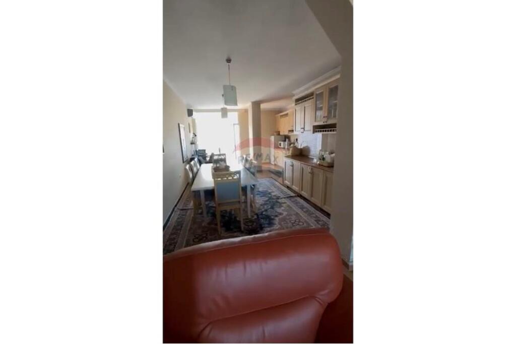 APARTMENT 2+1 FOR RENT NEAR THE RED SCHOOL !