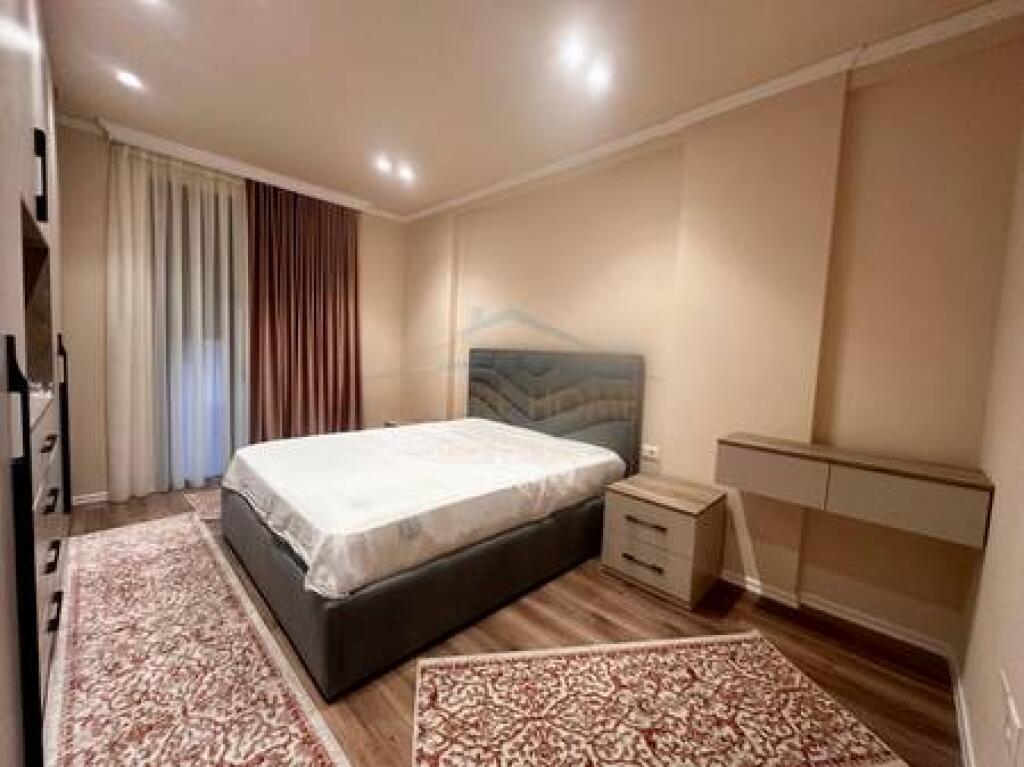 Jepet me qira apartament 1+1 pranë Liqenit të Thatë