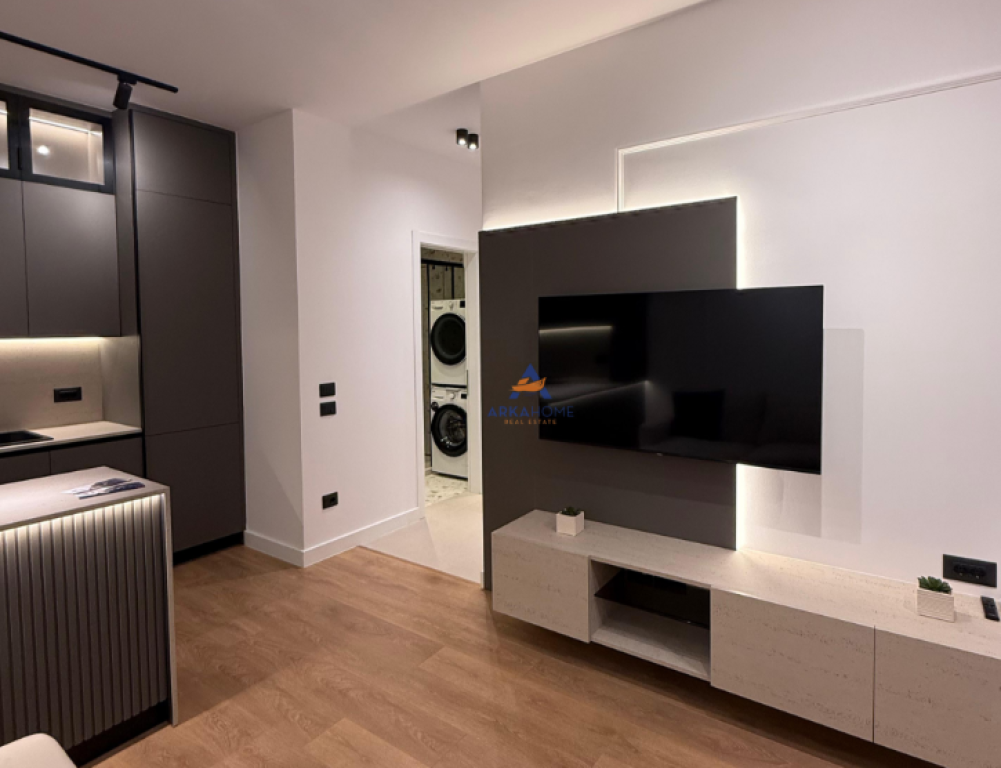 SHITET APARTAMENT 2+1+BALLKON " UNIVERSITETI UET, PORCELAN" 250.000 EURO (PARKIM I PERFSHIRE).