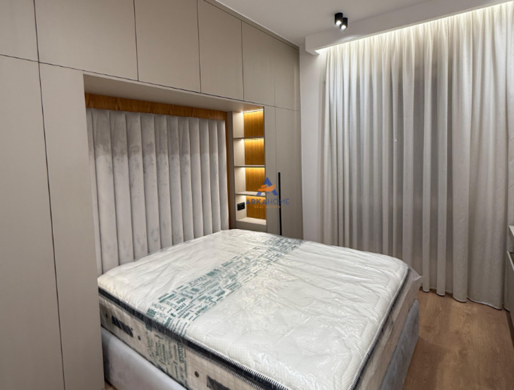 SHITET APARTAMENT 2+1+BALLKON " UNIVERSITETI UET, PORCELAN" 250.000 EURO (PARKIM I PERFSHIRE).