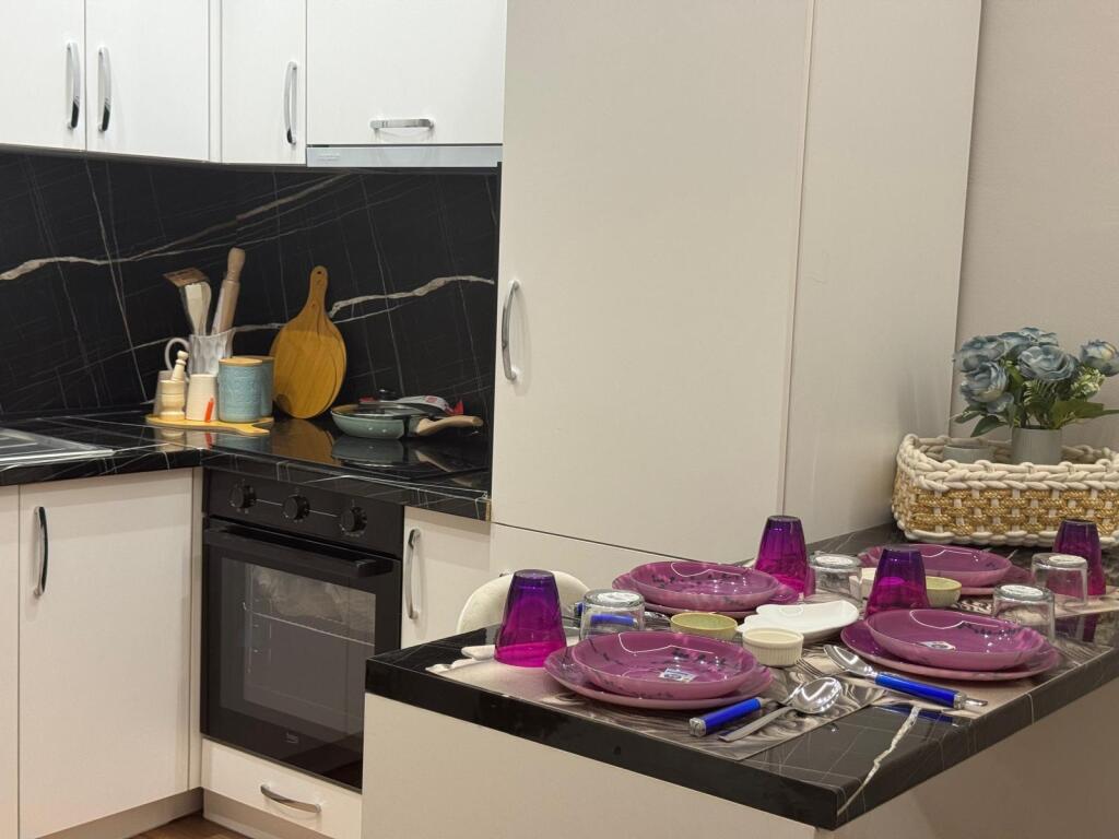 ✨  Jepet Me Qira Afatgjatë  Apartament 1+1, 90m²