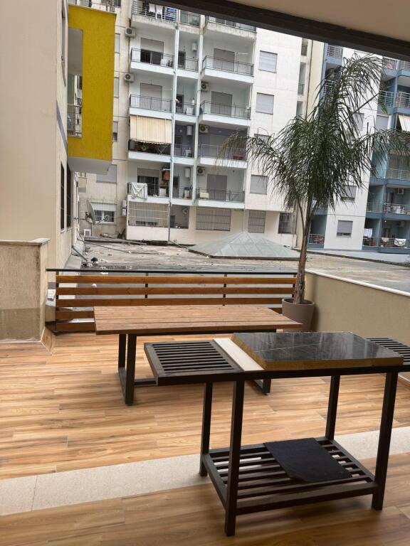 ✨  Jepet Me Qira Afatgjatë  Apartament 1+1, 90m²