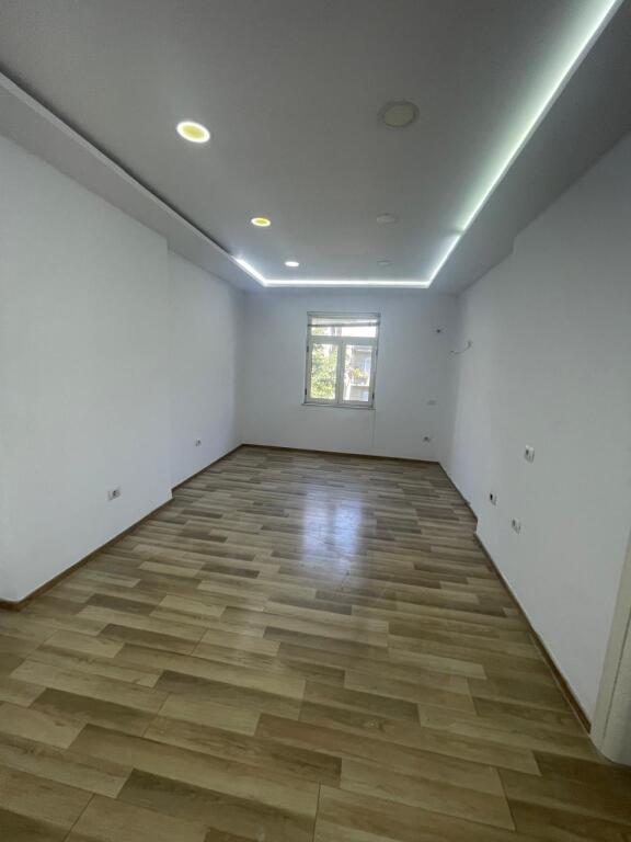 AMBIENT ZYRE ME QERA NE BLLOK