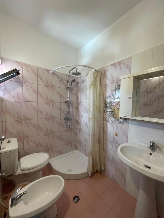 APARTAMENT ME QERA 2+1 MINE PEZA 70.000 LEKE