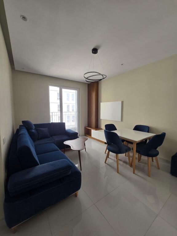 Universt city, apartament 1+1 me post parkimi 450 euro
