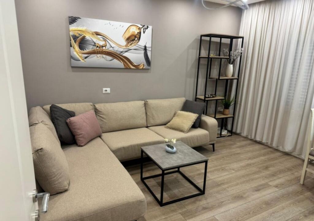 Apartament 1+1 me qera tek Ish Restorant Durresi (600 Euro)