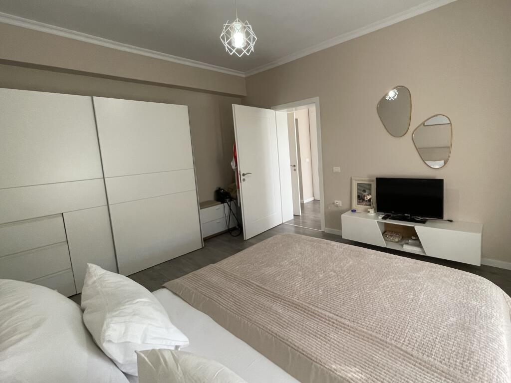 Japim me qira apartament 1+1 ne Bllok te Garda