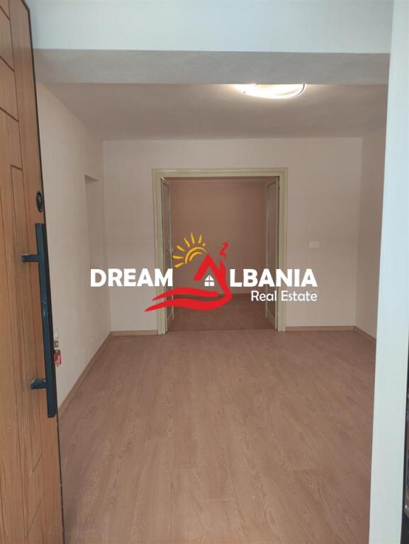 Office for rent on Myslym Shyri street, in Tirana (42611350)