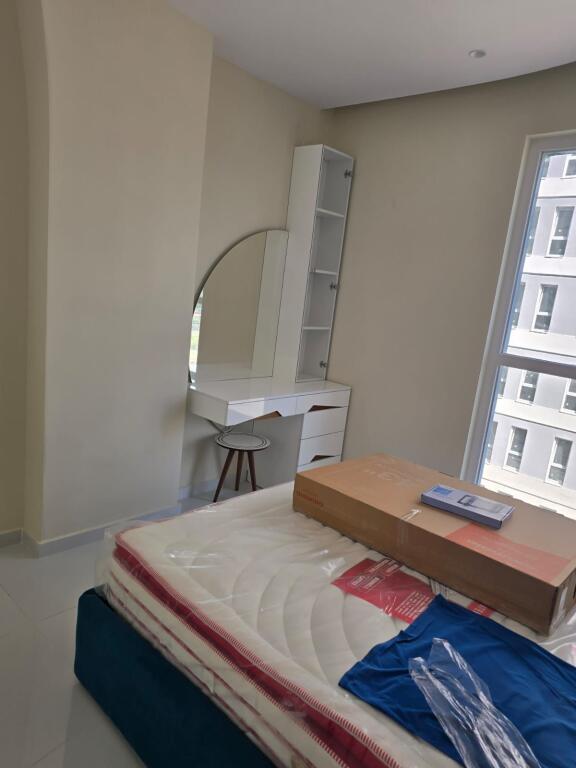 Universt city, apartament 1+1 me post parkimi 450 euro