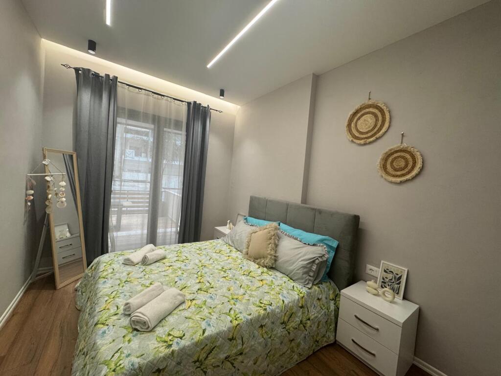 ✨  Jepet Me Qira Afatgjatë  Apartament 1+1, 90m²