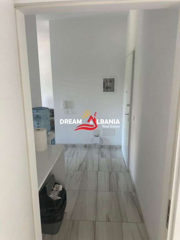 Ambjent 2+1 bosh per qera prane Fushes Sportit ne Ali Dem, Tirane (ID 42611351)
