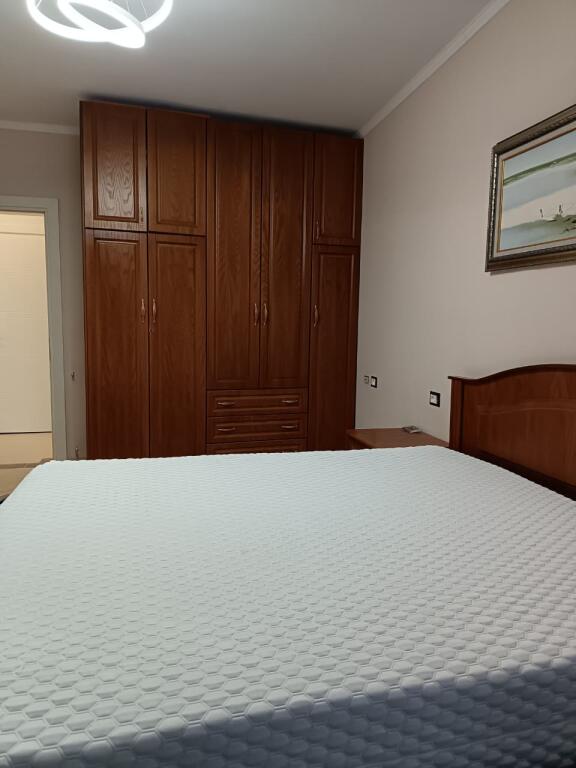 Apartament me Qira 1+1 – Intesa, pranë Laprakës & Sheshit Shqiponja
