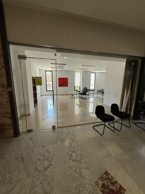ZYRE ME QERA 66 M2 QENDER 1000 EURO