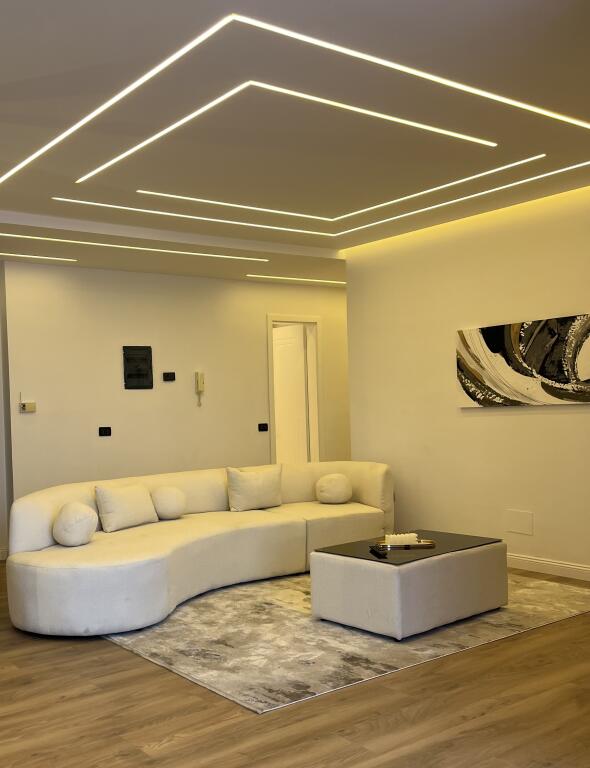 Shitet apartament 2+1+2 tek Rruga e Kosovareve