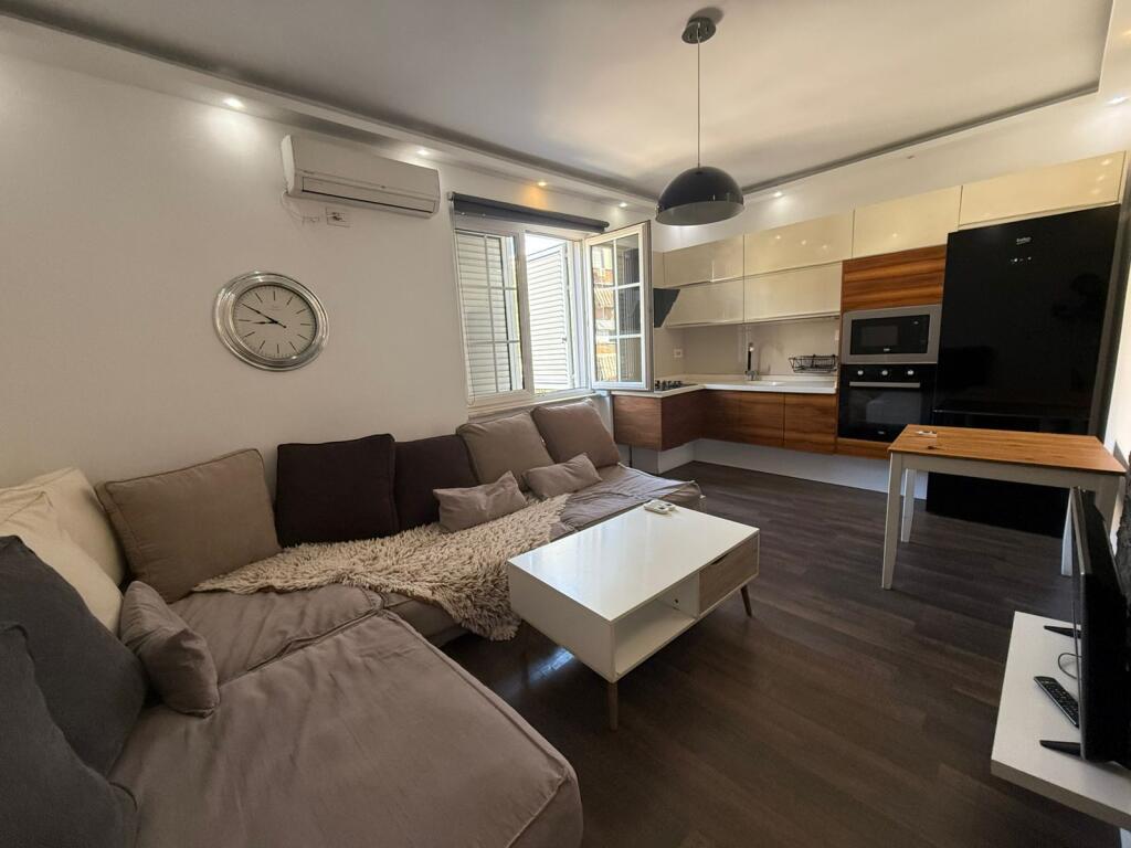 JEPET ME QERA APARTAMENT 2+1 PRANE BULEVARDIT ZOGU I PARE (TEK ARKIVA)