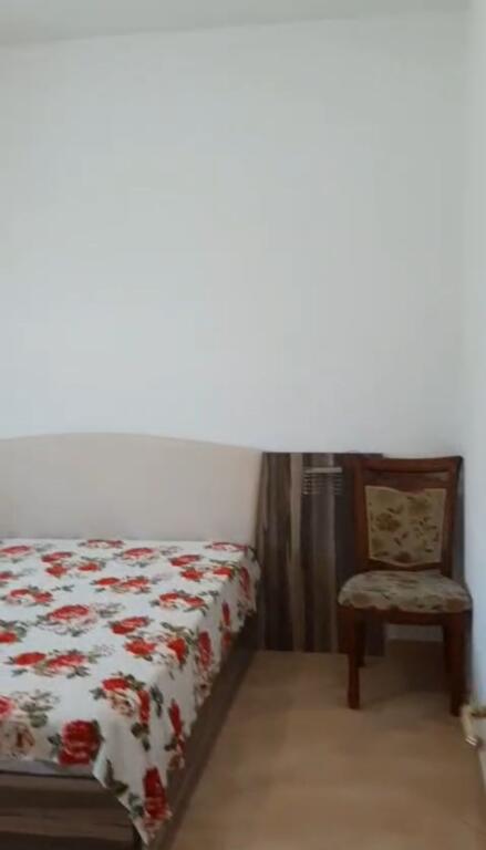 Jepet me qera Shtepia 2+1, tek rruga Besa prane Hotel Meridiani 400 mije leke