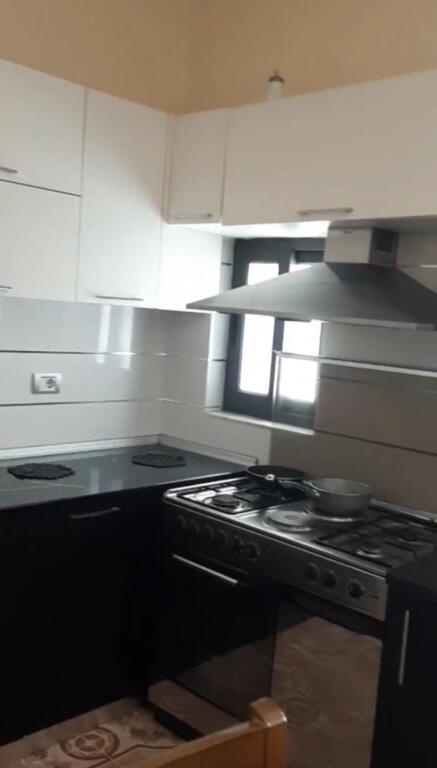 Affittasi casa 1+1+ cucina separata, via Besa vicino Hotel Meridiani 400 mila leke