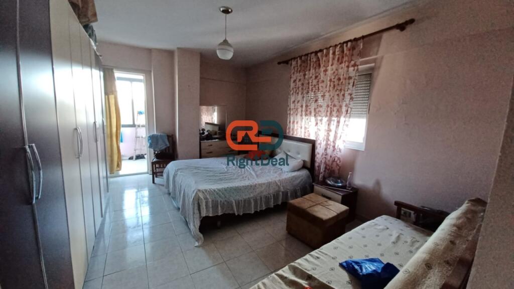Ne Laprake Tek Pallatet E Arabit , Shitet Apartament 2+1, Me Planimetri Te Rregullt Dhe Hapesira Te Bollshme!