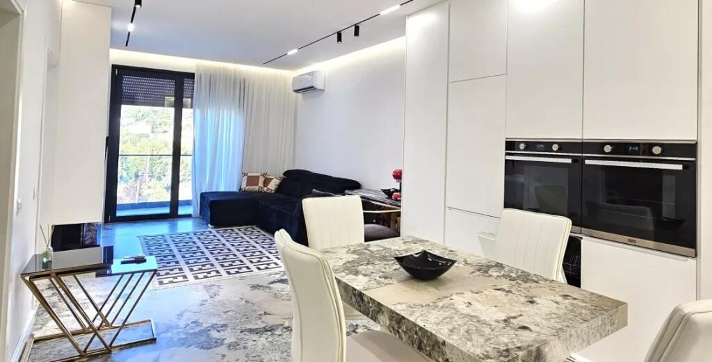 FOR RENT: *1+1+ garage* fully invested || (📍Liqeni i Thate ) || *1200€/Month*