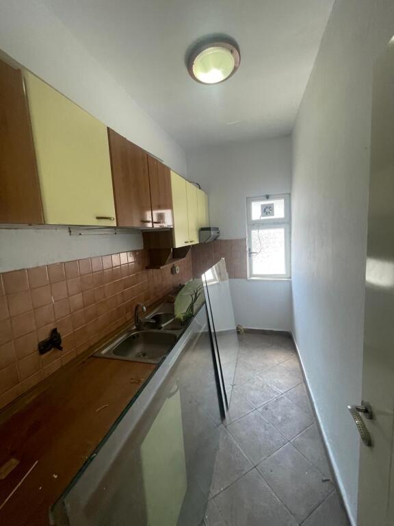 🔥 APARTAMENT ME QIRA – 2+1+1 | PËRBALLË LIBRIT UNIVERSITAR 📍