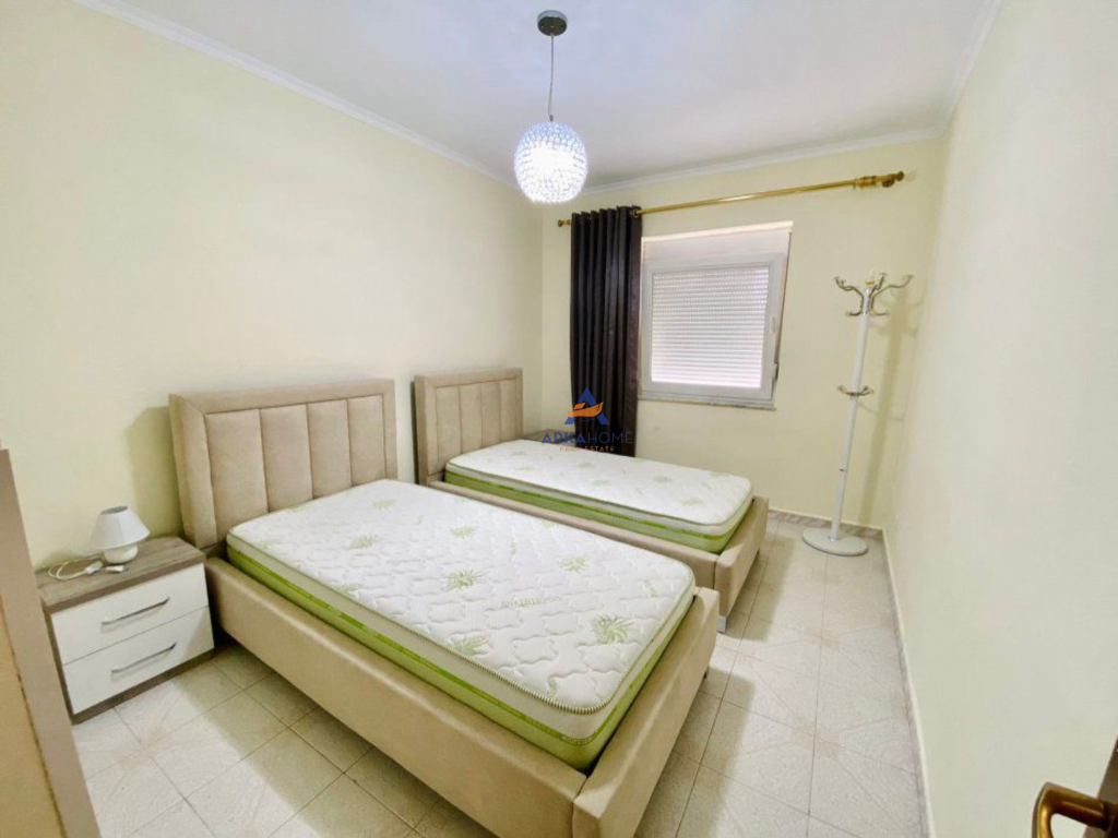 AFFITTASI APPARTAMENTO 2+1+BALCONE "VIA FORTUZI" 700 EURO (PARCHEGGIO INCLUSO).