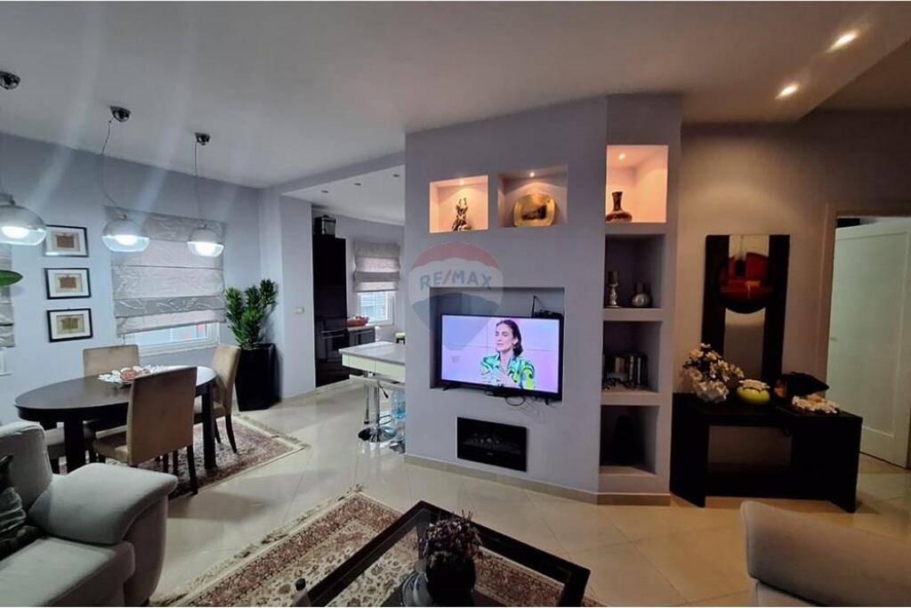 Jepet me qera apartament 2+1 perballe Kishes Ortodokse ne Don Bosko.