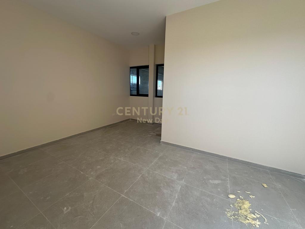 JEPET ME QIRA KAPNON INDUSTRIAL NE AUTOSTRADEN TIRANE - DURRES KM 30