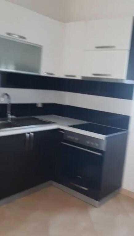Jepet me qera Shtepia 2+1 Ndodhet tek rruga Besa prane Hotel Meridiani 400 mije leke