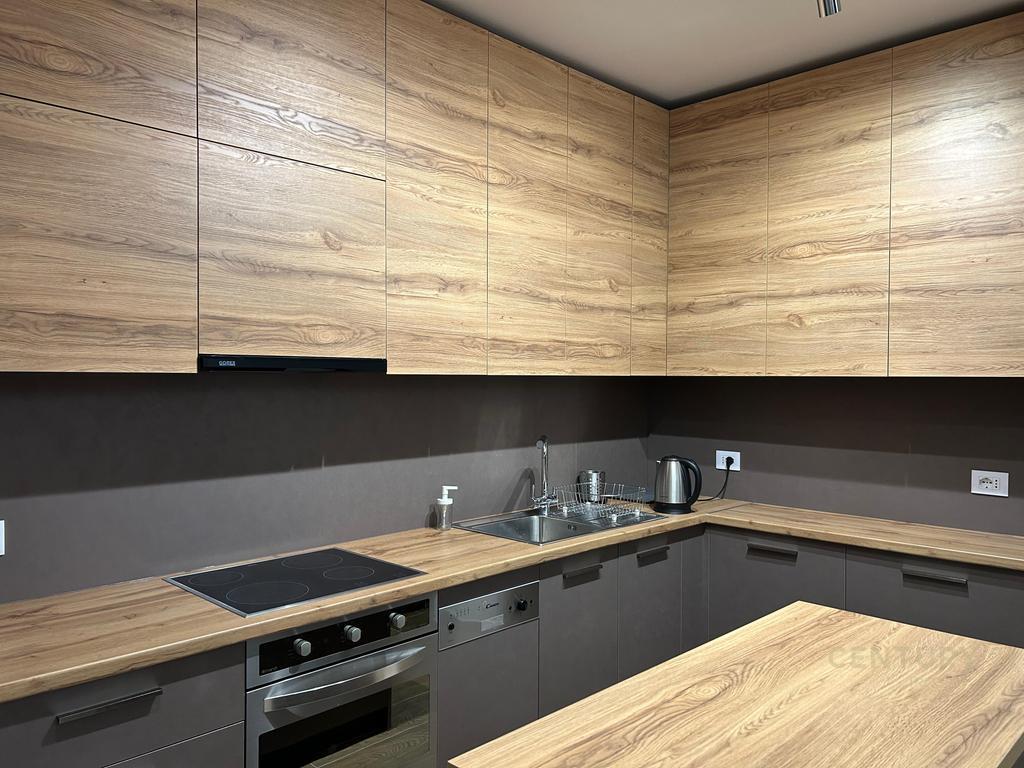 JEPET ME QERA APARTAMENT 1+1+PARKIM TE UNAZA E RE , OAZIS