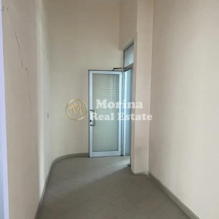 Qera, Ambient Biznesi, te Rruga Dritan Hoxha, 750 euro/muaj