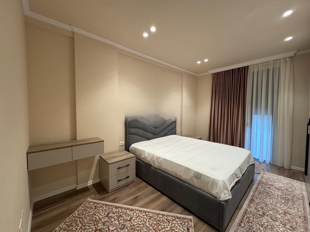 JAPIM ME QIRA 1+1 + POST PARKIMI TE VET HOSPITAL 1,000 € /Muaj