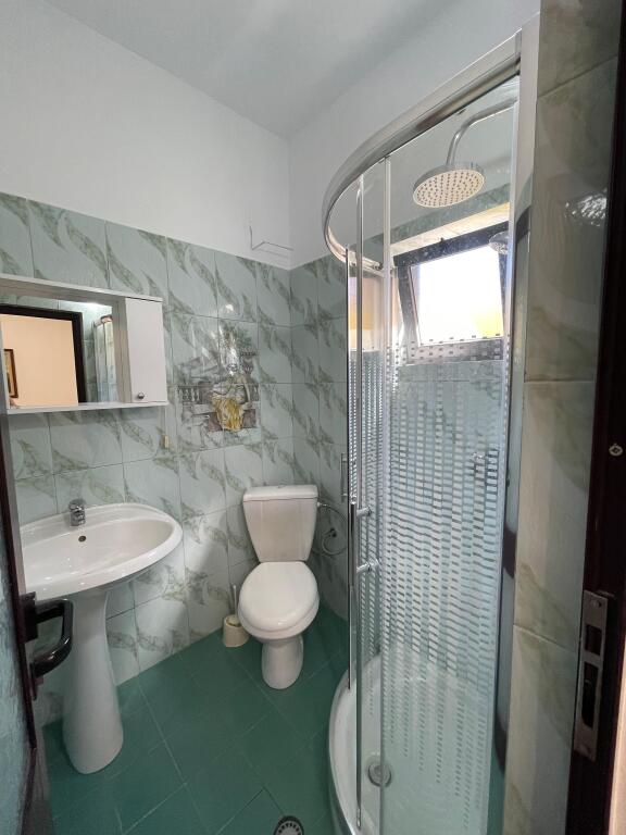 APARTAMENT ME QERA 2+1 MINE PEZA 70.000 LEKE