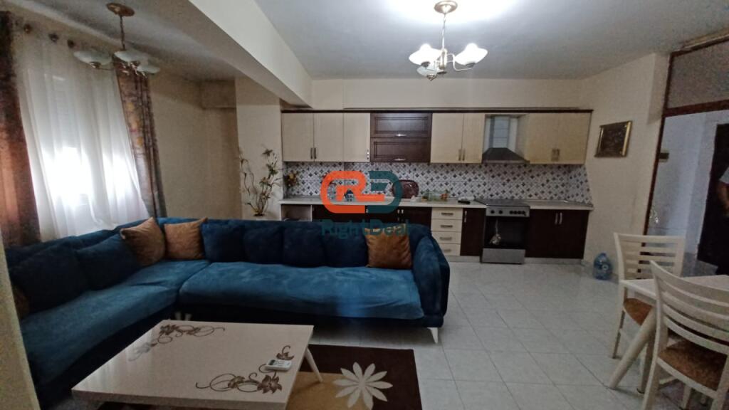 Ne Laprake Tek Pallatet E Arabit , Shitet Apartament 2+1, Me Planimetri Te Rregullt Dhe Hapesira Te Bollshme!