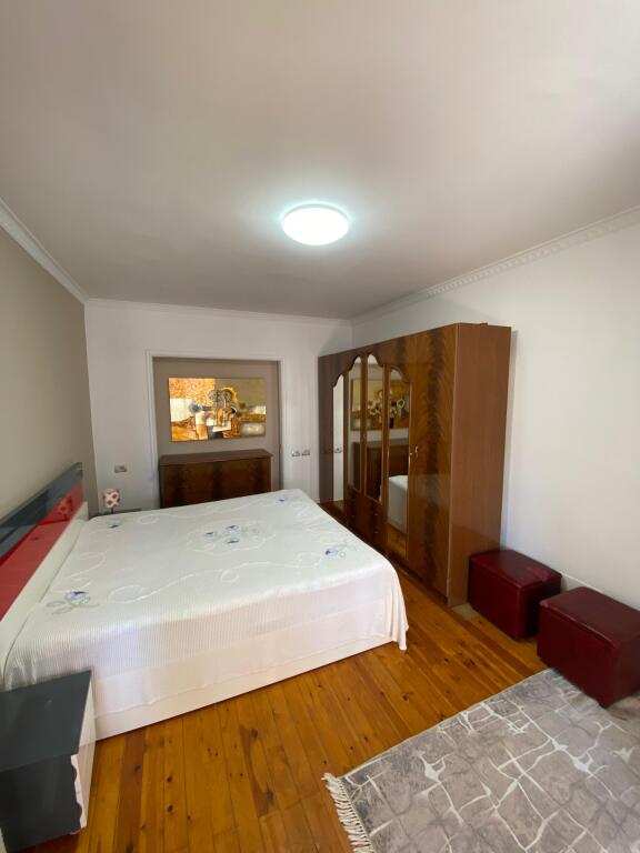 APARTAMENT 2+1+2 ME QIRA - RRUGA E KOSOVAREVE