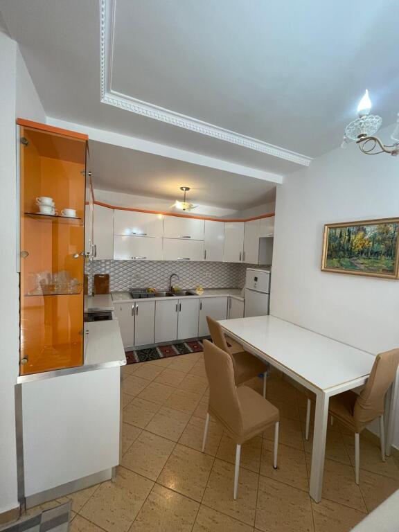 Apartament me qera ne zonen e Freskut