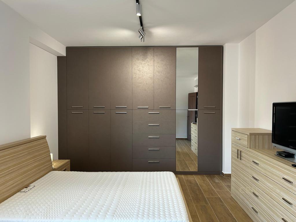 JEPET ME QERA APARTAMENT 1+1+PARKIM TE UNAZA E RE , OAZIS