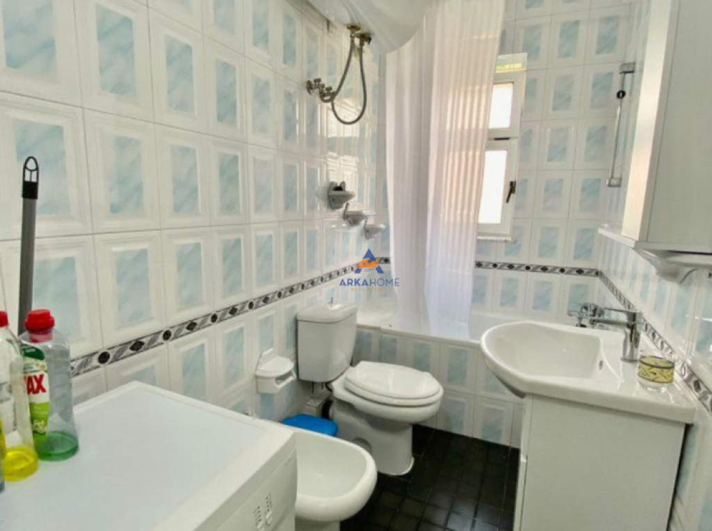AFFITTASI APPARTAMENTO 2+1+BALCONE "VIA FORTUZI" 700 EURO (PARCHEGGIO INCLUSO).