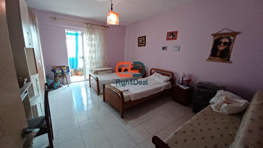 Ne Laprake Tek Pallatet E Arabit , Shitet Apartament 2+1, Me Planimetri Te Rregullt Dhe Hapesira Te Bollshme!