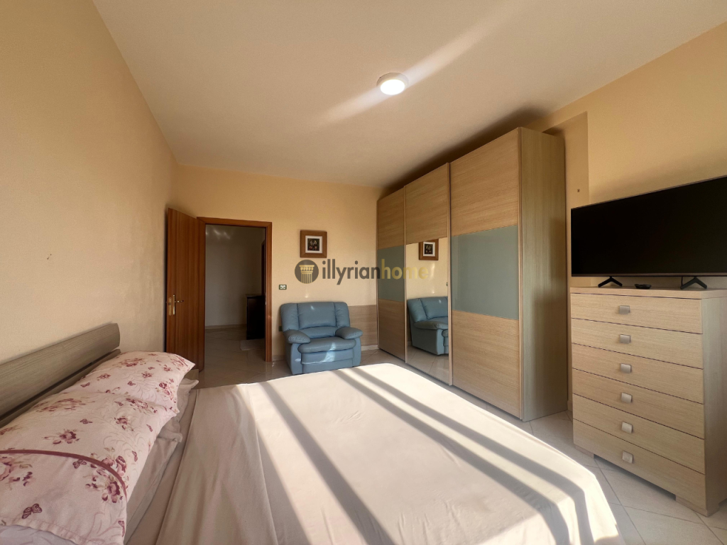 Shitet Apartament 2+1 me Ballkon dhe Pamje Fantastike, Golem, Durrës.