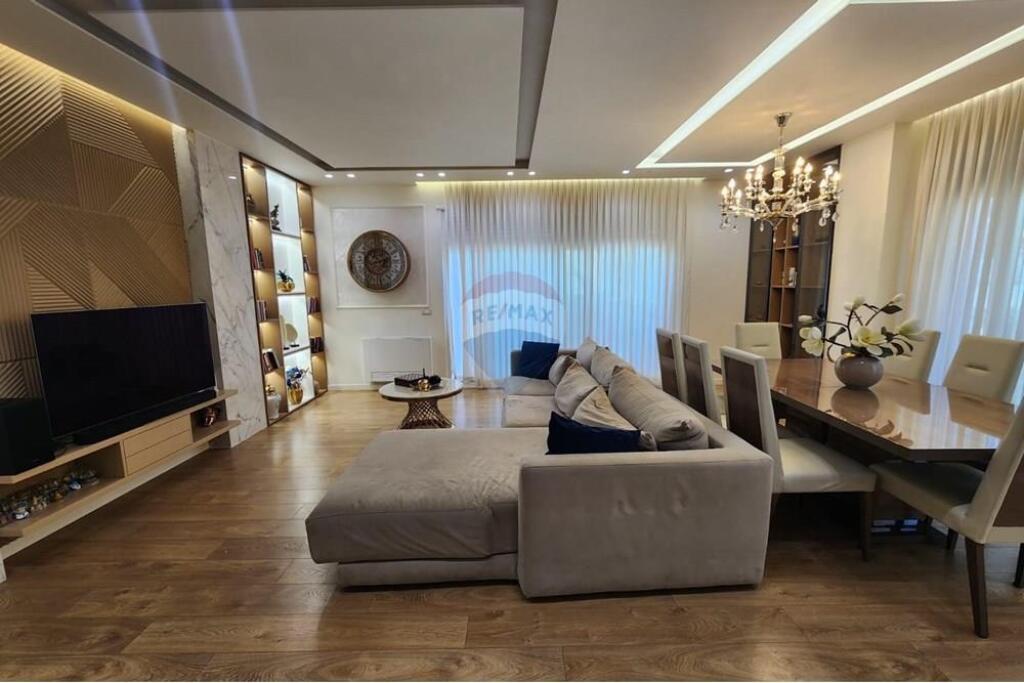 Appartamento 3+1+2 con veranda al Lago di Tirana!